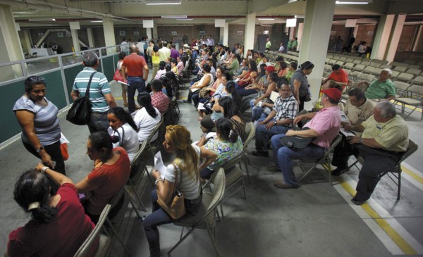 Maestros deben renunciar a colegios