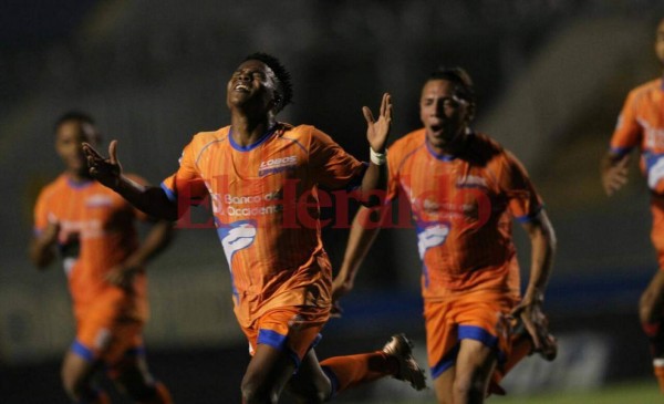 Lobos UPNFM golean 3-0 a la Real Sociedad en el estadio Nacional de Tegucigalpa