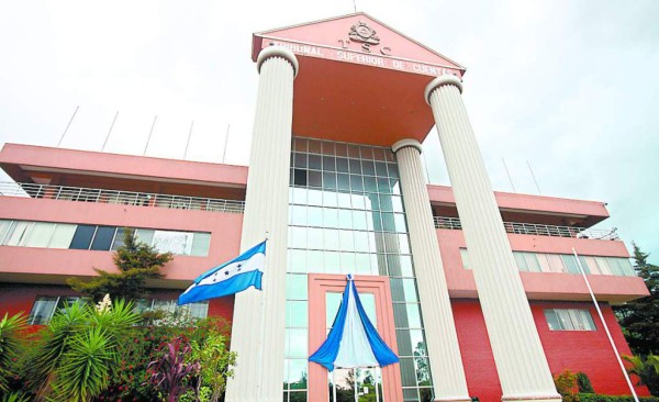 Honduras: Comisión depuradora pide al TSC priorizar casos de enriquecimiento ilícito