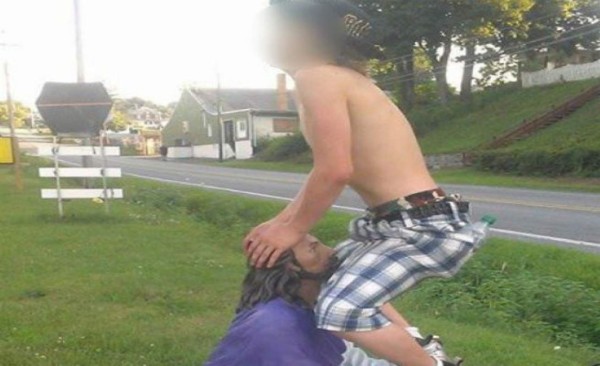 Dos años de carcel por simular sexo oral con Jesucristo