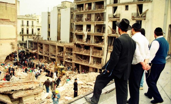 Familias reclaman justicia a 25 años de atentado a Embajada de Israel en Argentina&nbsp;