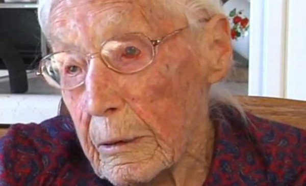 Anciana falsea su edad para abrir cuenta en Facebook