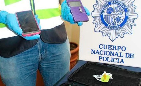 Una madre detenida en España por vender imágenes de sus hijas desnudas