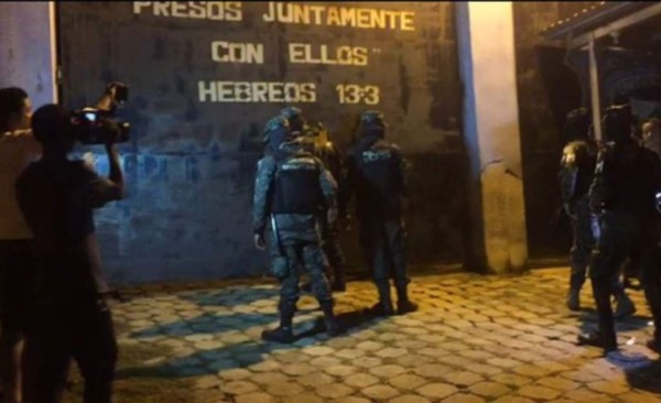 Las imágenes que dejó la masacre de 18 reos en el centro penal de Tela