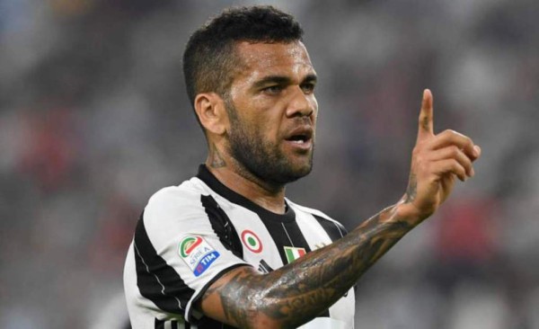 Dani Alves canta el tema musical 'El Amante” de Nicky Jam
