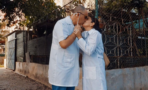 FOTOS: Liz, la doctora cubana que recorre casa por casa buscando infectados de Covid-19