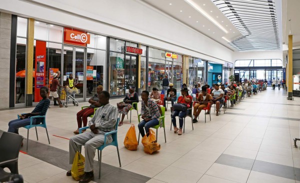 Sin abrazos y a guardar distancia: La convivencia en tiempos de coronavirus (FOTOS)