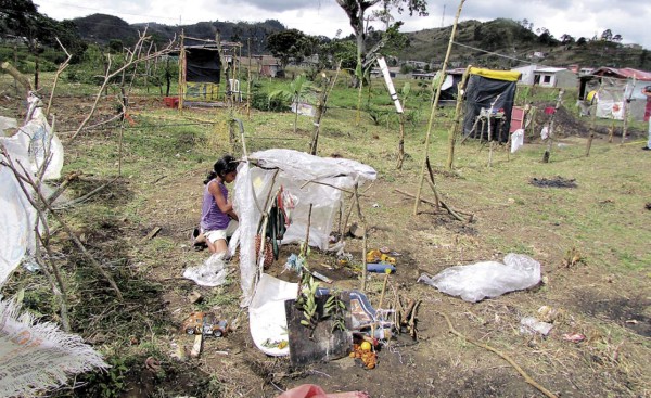 Medio centenar de familias invaden área verde en Danlí