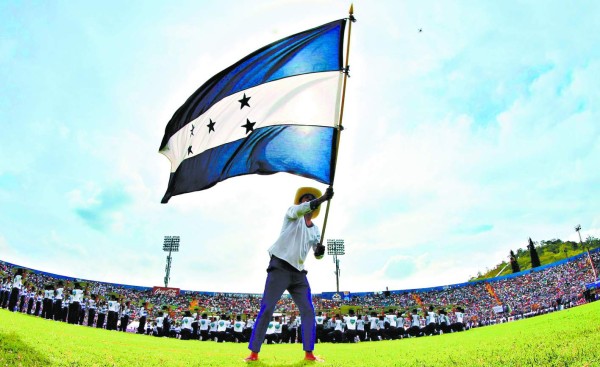 Amor patrio y cultura priman en los desfiles
