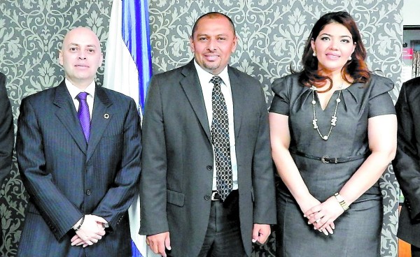 Juramentan a director y subdirectora de la ATIC