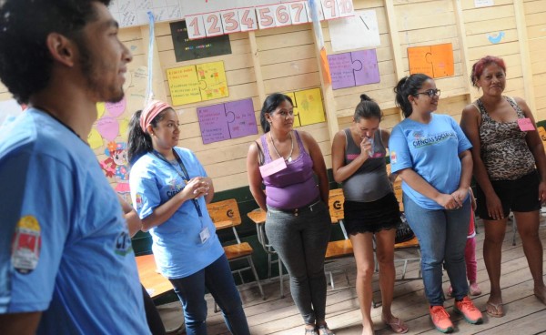 Crean escuelitas para padres de familia en La Isla y La Bolsa de la capital de Honduras