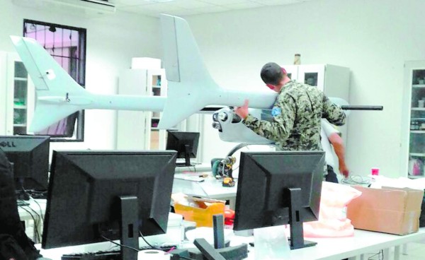 Fuerzas Armadas experimenta con primer avión no tripulado del país