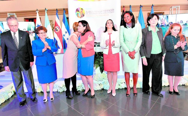 Centroamérica y el Caribe inician lucha contra el embarazo en adolescentes