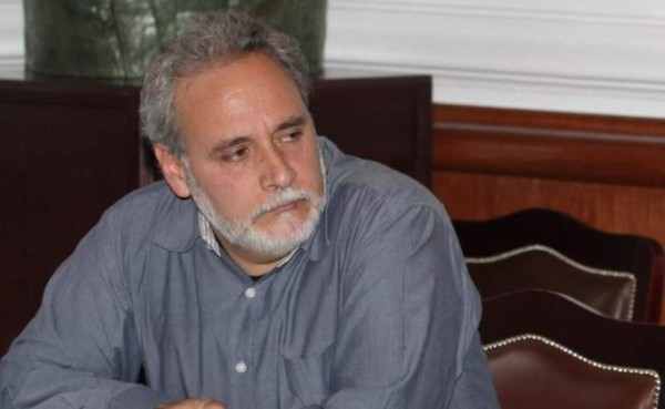 Detienen a hijo de cineasta mexicano acusado de asesinar a sus padres