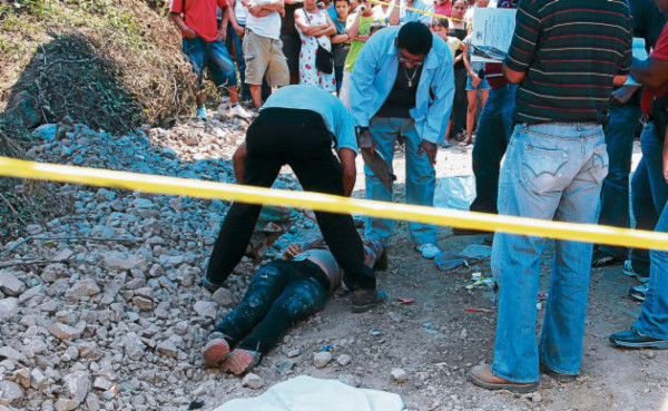 Dos hombres en moto ultiman a una mujer en Santa Cruz de Yojoa