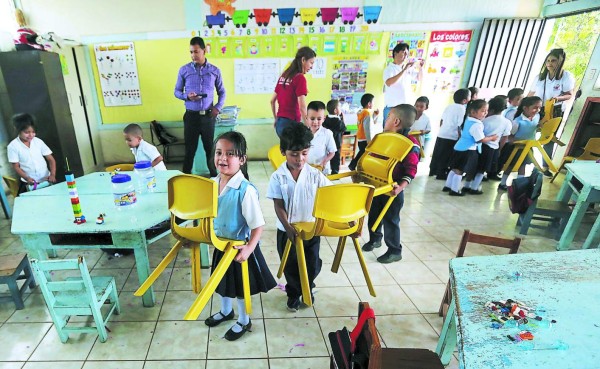 Un centenar de niños reciben apoyo para su educación