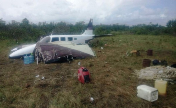 Hallan supuesta narcoavioneta estrellada en sector de Brus Laguna, La Mosquitia