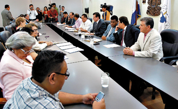 Piden modificar mesas electorales en Honduras