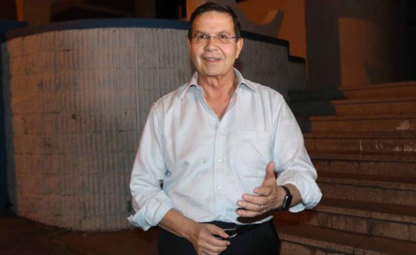 Callejas usará grillete para ser vigilado y firmará libro una vez por semana