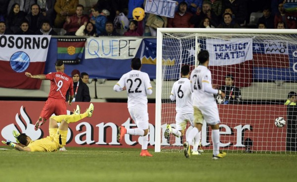 Perú estrena su tridente ante Bolivia y gana 3-1