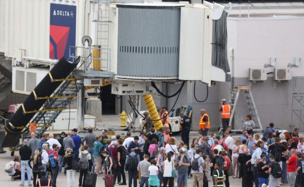 Cinco muertos y ocho heridos en tiroteo en aeropuerto en Florida