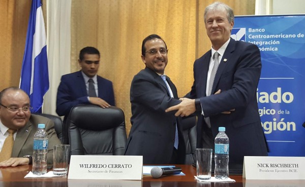 Wilfredo Cerrato habla de todo menos de finanzas