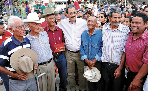 Mauricio Villeda recorre El Paraíso