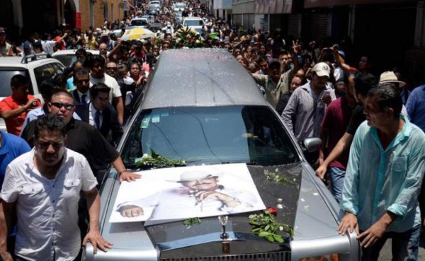 Féretro de Joan Sebastian recorre Cuernavaca
