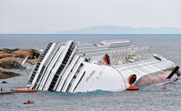 Tres sobrevivientes y cinco muertos en el naufragio