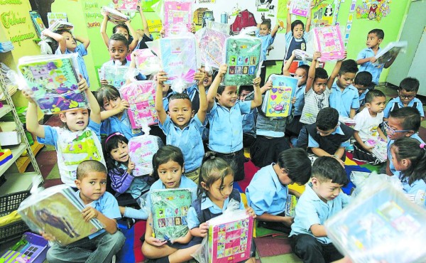 Un centenar de niños reciben apoyo para su educación