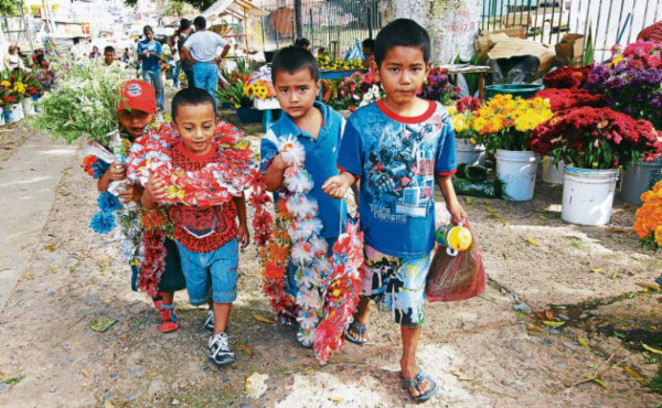 Honduras: Capitalinos reviven el amor por sus seres queridos
