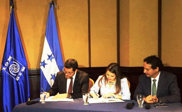 Cancillería de Honduras suscribe acuerdo con Organización Internacional para las Migraciones