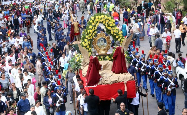 FOTOS: Procesión de la Virgen de Suyapa en la capital de Honduras