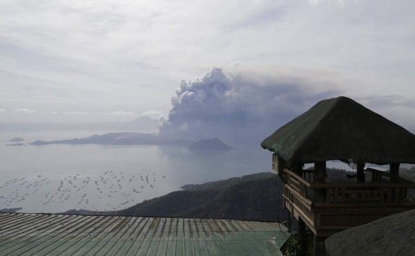 La imponente y terrorífica columna de cenizas del volcán en Filipinas