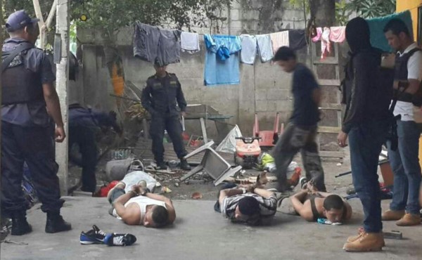 Capturan a cinco presuntos pandilleros en el sector de Chamelecón