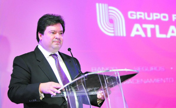 Proponen bajar encaje legal para reducir tasas de interés