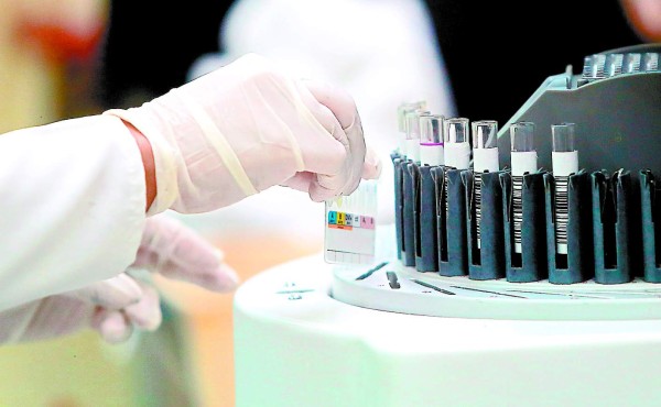 Parejas enfrentan extorsiones y demandas por alquilar vientres