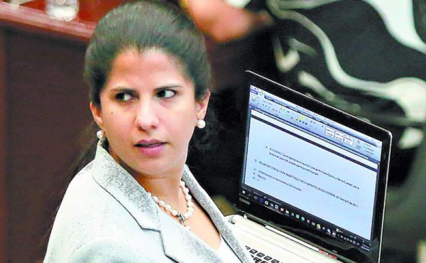 Asaltan a diputada Fátima Mena cuando salía de la casa de Salvador Nasralla