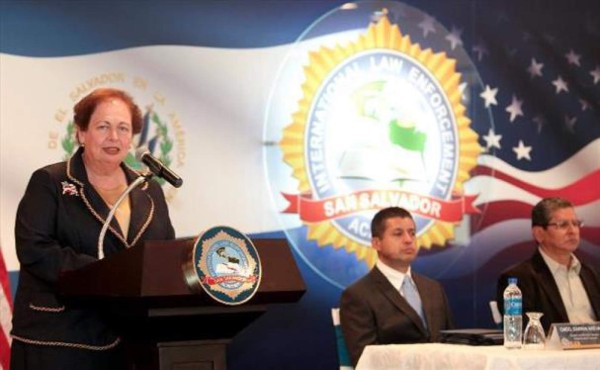 EUA suspende información financiera a El Salvador