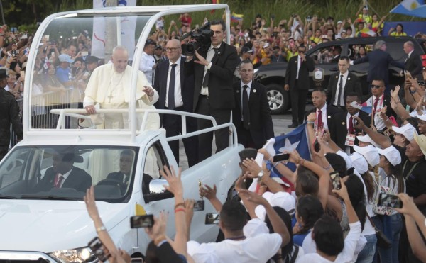 El papa Francisco causa furor tras su llegada a Panamá para la Jornada Mundial de la Juventud 2019