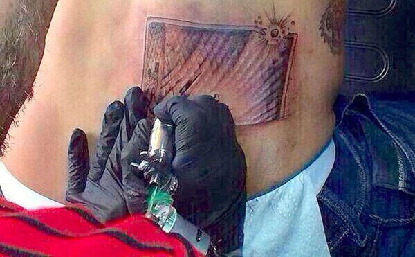 Jugador se tatuó el tiro al travesaño que dejó fuera a Chile del Mundial