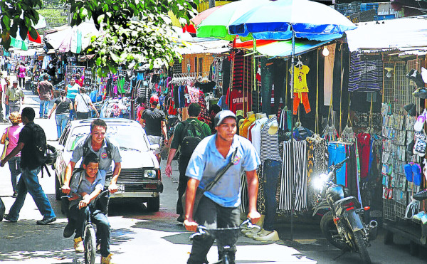 Alcalde reconoce descontrol de vendedores en el centro de San Pedro Sula
