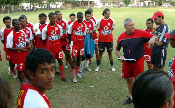 Tato Ortiz enfrentará Diego Vazquez y Pato Negreira