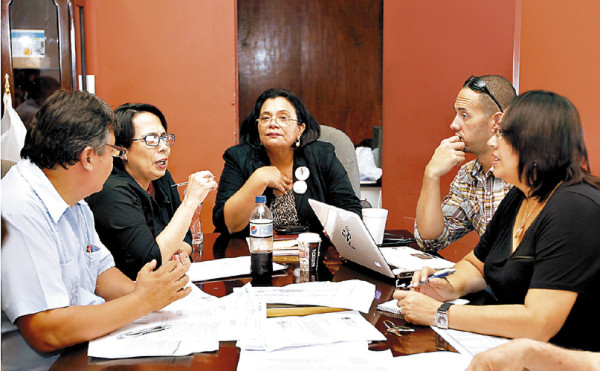 Hasta médicos y enfermeras fuera del Escuela