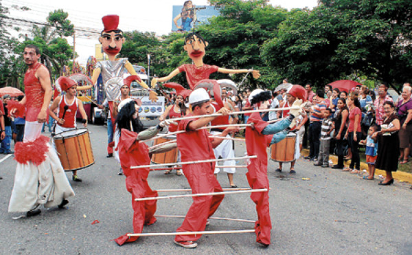 Explotó el carnaval en la Feria Juniana