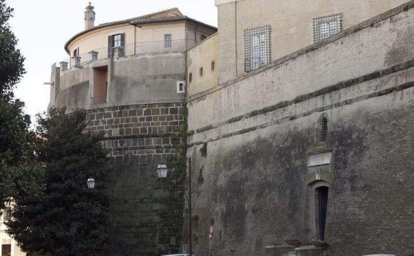 El Vaticano acusa al exdirector de su banco de malversación