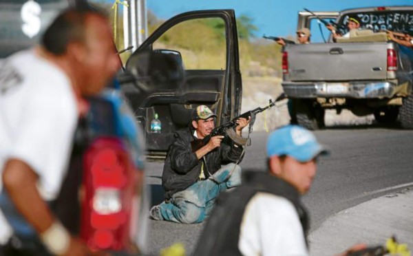 Las autodefensas ingresan a Apatzingán