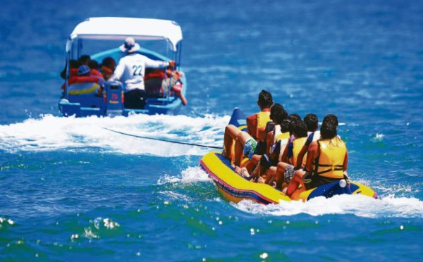 Chapuzones en el mar en el norte de Honduras