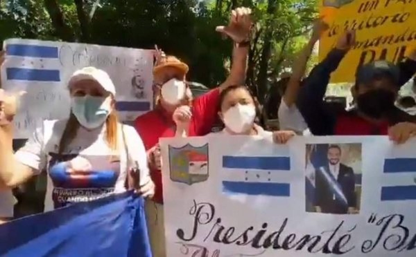 Lágrimas, festejo y abrazos por la llegada de vacunas donadas por El Salvador