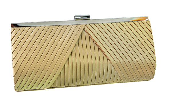 El clutch, sobrio y elegante accesorio